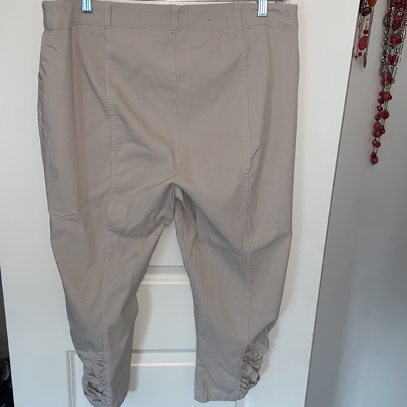 INC Capris Sz. 18 - Picture 6 of 8